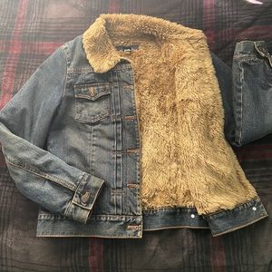 Gap Sherpa Lined Jean Jacket 🔥